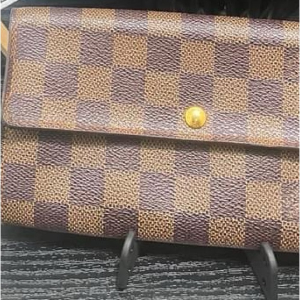 Authentic LV Sarah wallet